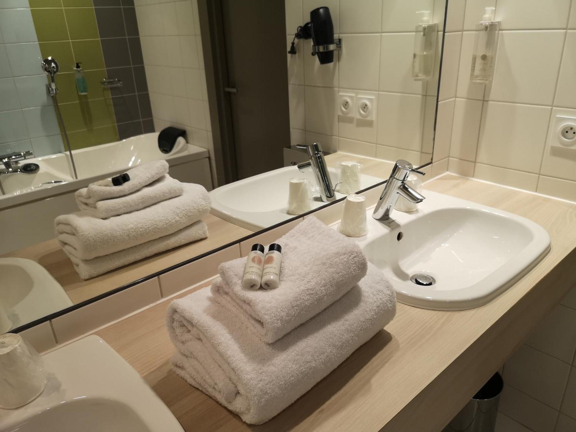 Hotel Le Cinq Hyper - Centre ชองเบรี ภายนอก รูปภาพ